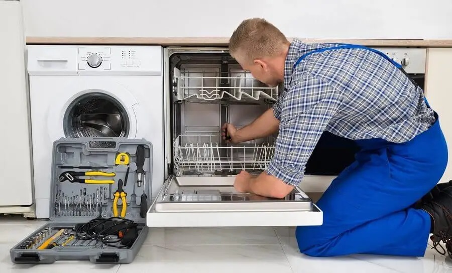 Dilovası Warmhaus servisi teknisyen ekibi beyaz eşya tamiri yaparken